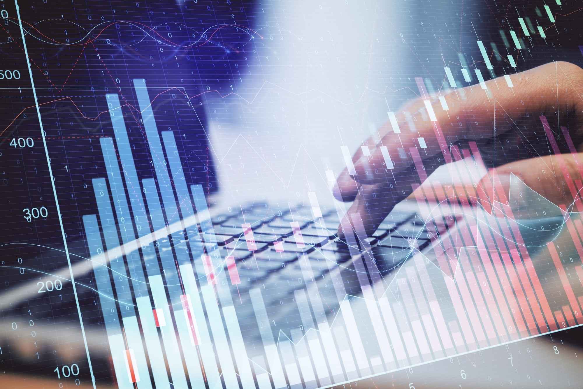 Asset Management Analyse mit Laptop und Graph